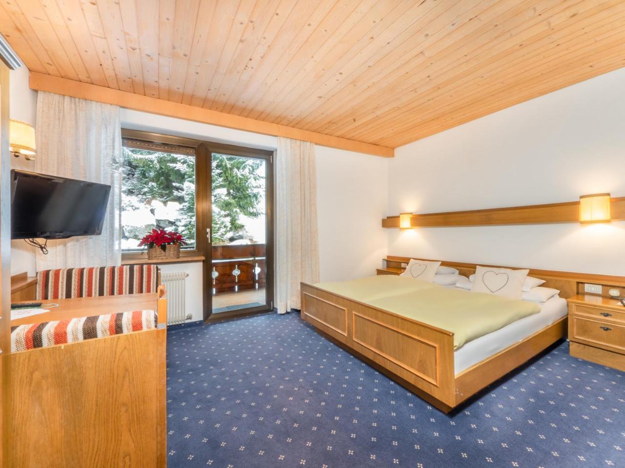 Hotel Pontives Ортизей Екстериор снимка